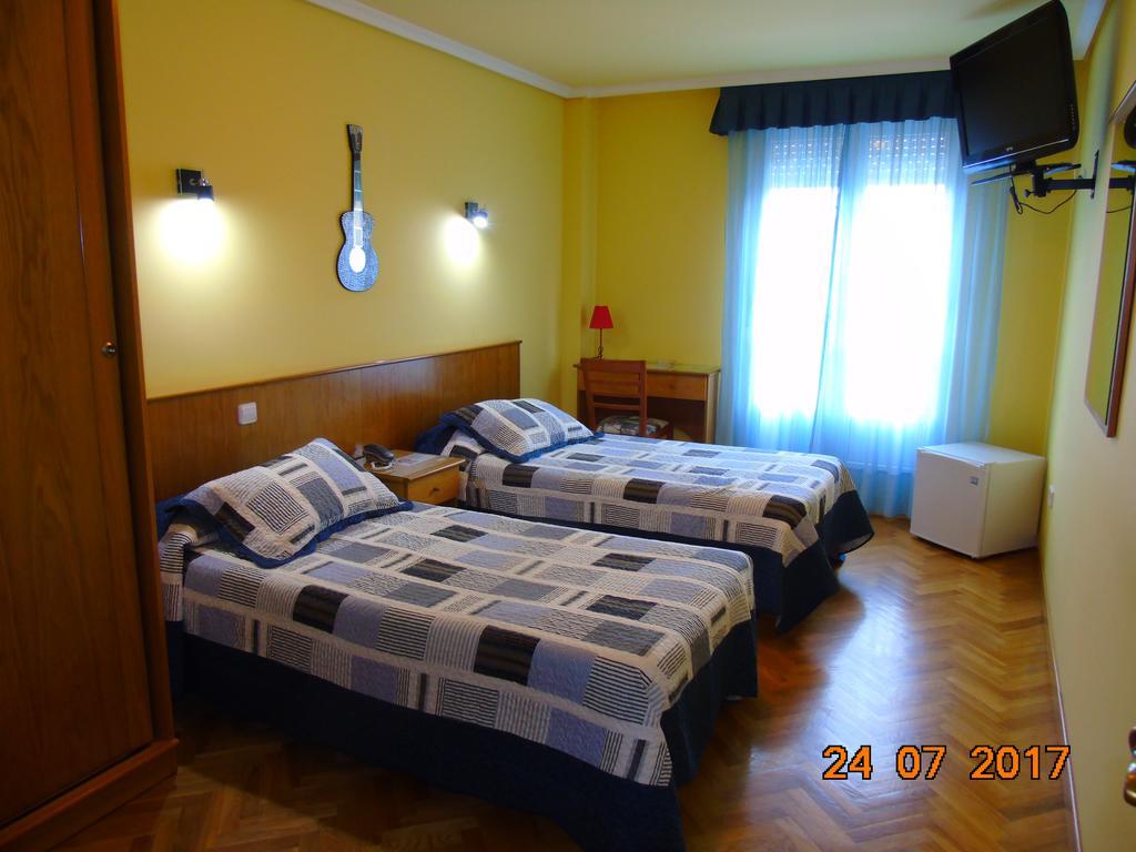 Hotel San Juan Revilla De Camargo Room photo